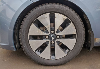 Подержанный автомобиль Kia Rio Hatchback 2013 года (9 фото)