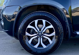 Подержанный автомобиль Nissan Terrano 2016 года (9 фото)