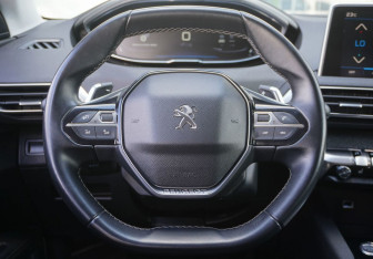 Подержанный автомобиль Peugeot 5008 Suv 2018 года (14 фото)