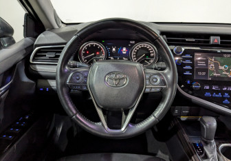 Подержанный автомобиль Toyota Camry Sedan 2020 года (27 фото)