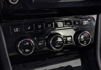 Подержанный автомобиль Skoda Superb Liftback 2017 года (21 фото)