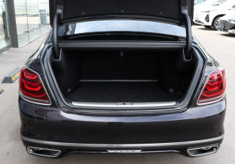 Подержанный автомобиль Kia K900 2019 года (10 фото)