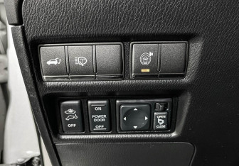 Подержанный автомобиль Nissan Patrol 2012 года (15 фото)