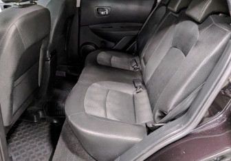 Подержанный автомобиль Nissan Qashqai 2011 года (17 фото)