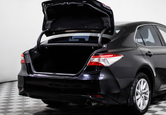 Подержанный автомобиль Toyota Camry Sedan 2021 года (15 фото)