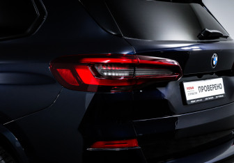 Подержанный автомобиль BMW X5 2021 года (17 фото)