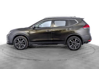Подержанный автомобиль Nissan X-Trail 2021 года (8 фото)
