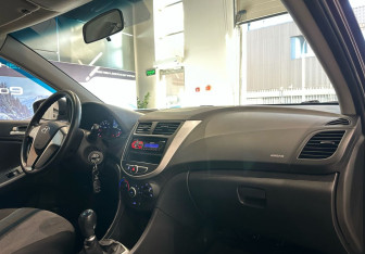 Подержанный автомобиль Hyundai Solaris Sedan 2012 года (10 фото)