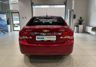Подержанный автомобиль Chevrolet Cruze Sedan 2011 года (5 фото)