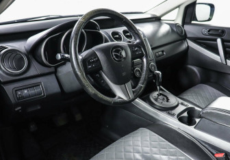 Подержанный автомобиль Mazda CX-7 2011 года (7 фото)