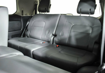 Подержанный автомобиль Toyota Land Cruiser Suv 2010 года (18 фото)