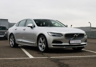 Подержанный автомобиль Volvo S90 2020 года (3 фото)