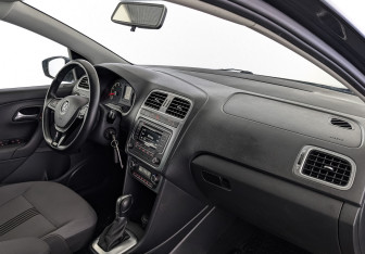 Подержанный автомобиль Volkswagen Polo Sedan 2016 года (13 фото)