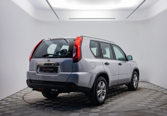 Подержанный автомобиль Nissan X-Trail 2012 года (5 фото)