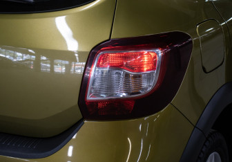 Подержанный автомобиль Renault Sandero 2016 года (22 фото)