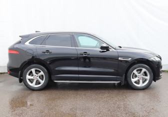 Подержанный автомобиль Jaguar F-Pace 2019 года (7 фото)
