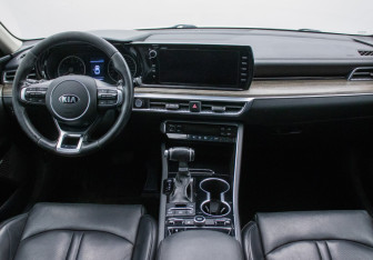 Подержанный автомобиль Kia K5 2021 года (13 фото)
