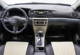Подержанный автомобиль Toyota Corolla Hatchback 2005 года (13 фото)