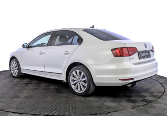 Подержанный автомобиль Volkswagen Jetta Sedan 2017 года (7 фото)
