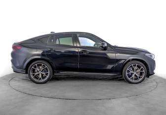 Подержанный автомобиль BMW X6 2020 года (4 фото)