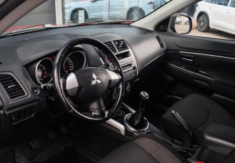Подержанный автомобиль Mitsubishi ASX 2010 года (12 фото)