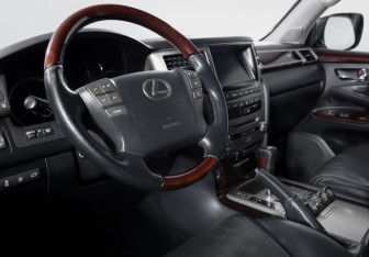 Подержанный автомобиль Lexus LX 2013 года (14 фото)