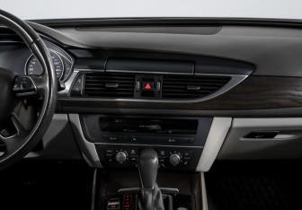 Подержанный автомобиль Audi A6 Sedan 2015 года (13 фото)