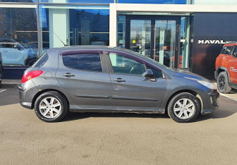 Подержанный автомобиль Peugeot 308 Hatchback 2009 года (4 фото)