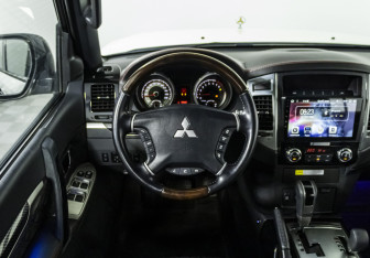 Подержанный автомобиль Mitsubishi Pajero 2019 года (12 фото)