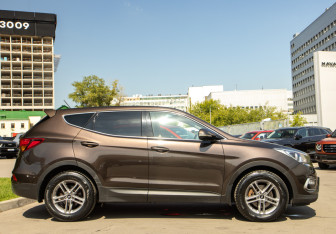 Подержанный автомобиль Hyundai Santa Fe 2016 года (3 фото)