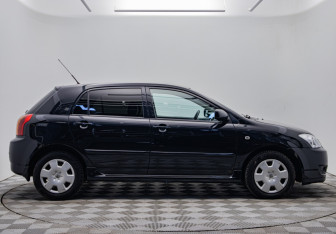 Подержанный автомобиль Toyota Corolla Hatchback 2005 года (6 фото)