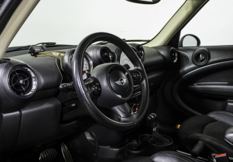 Подержанный автомобиль MINI Countryman 2013 года (9 фото)