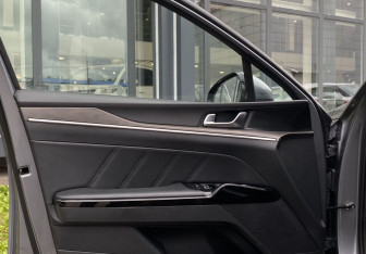 Подержанный автомобиль Kia K5 2024 года (22 фото)