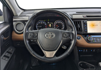Подержанный автомобиль Toyota RAV4 2018 года (22 фото)