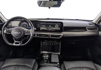 Подержанный автомобиль Kia K5 2022 года (14 фото)