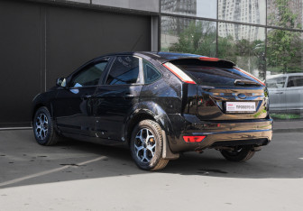 Подержанный автомобиль Ford Focus Hatchback 2008 года (6 фото)