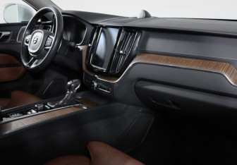 Подержанный автомобиль Volvo XC60 2018 года (9 фото)