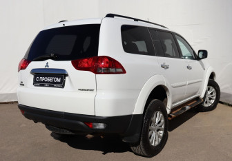 Подержанный автомобиль Mitsubishi Pajero Sport 2015 года (4 фото)