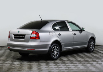 Подержанный автомобиль Skoda Octavia Liftback 2012 года (3 фото)