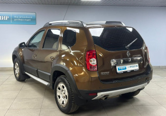 Подержанный автомобиль Renault Duster 2013 года (7 фото)
