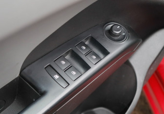 Подержанный автомобиль Chevrolet Aveo Sedan 2014 года (13 фото)