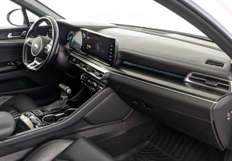 Подержанный автомобиль Kia K5 2021 года (13 фото)