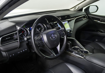 Подержанный автомобиль Toyota Camry Sedan 2018 года (11 фото)