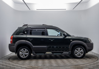 Подержанный автомобиль Hyundai Tucson 2008 года (4 фото)