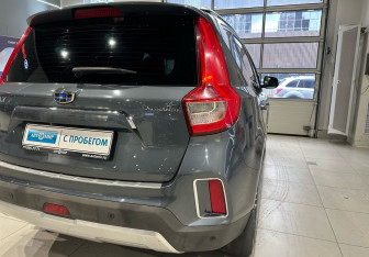 Подержанный автомобиль Geely Emgrand X7 2019 года (10 фото)