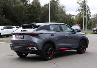 Подержанный автомобиль Omoda C5 2023 года (5 фото)