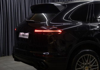 Подержанный автомобиль Porsche Cayenne 2014 года (28 фото)