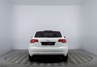 Подержанный автомобиль Audi A3 Hatchback 2009 года (6 фото)