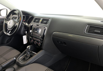 Подержанный автомобиль Volkswagen Jetta Sedan 2016 года (13 фото)