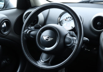 Подержанный автомобиль MINI Countryman 2011 года (16 фото)